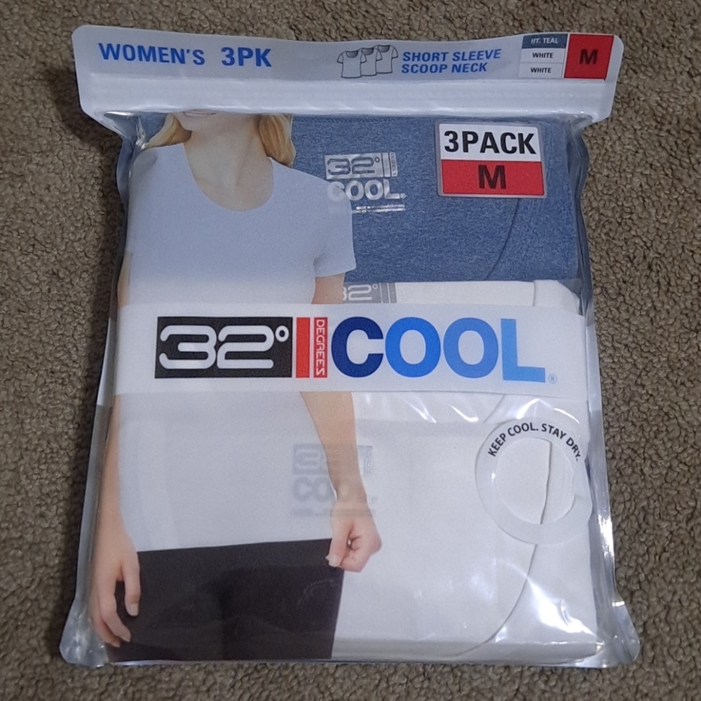 Short sleeve shirts with wicking fabric